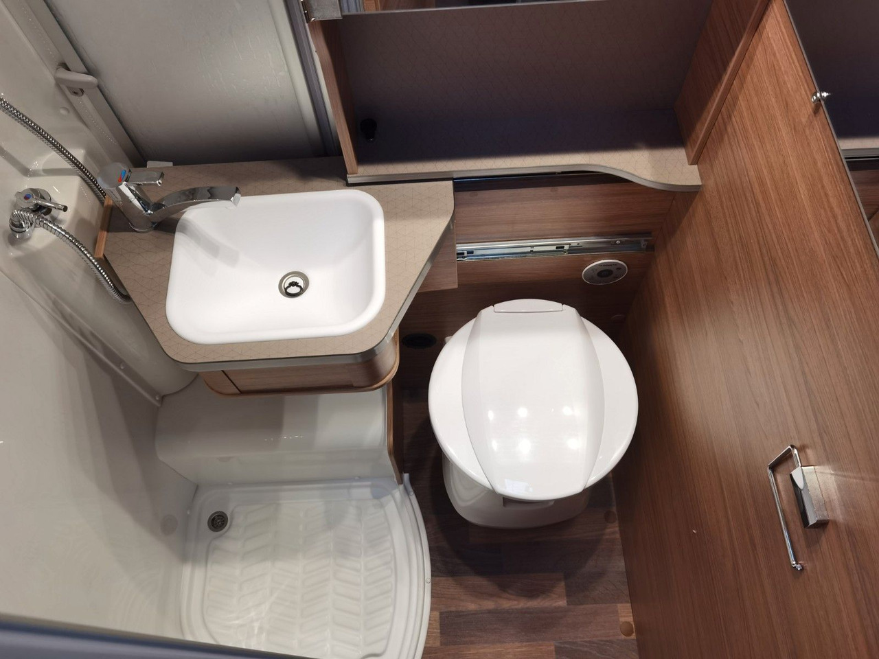 Semi-integrated motorhome Weinsberg CARACOMPACT 600 MEG EDITION PEPPER / MODELL 2025: picture 20