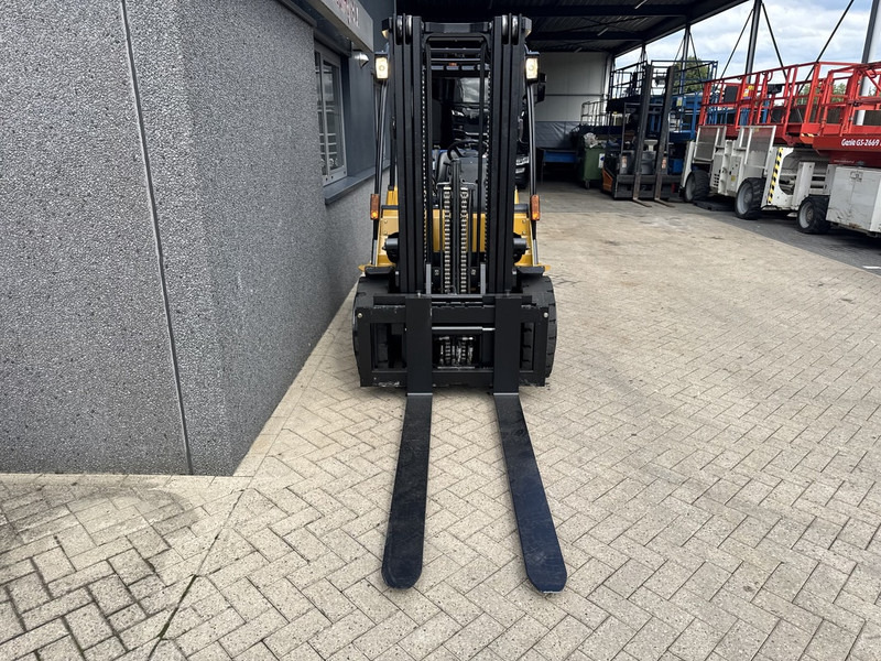 Caterpillar GP35 Triplo 430 Freelift / Sideshift / 4e Functie LPG 2008 - LPG forklift: picture 5 Caterpillar GP35 Triplo 430 Freelift / Sideshift / 4e Functie LPG 2008 - LPG forklift: picture 5