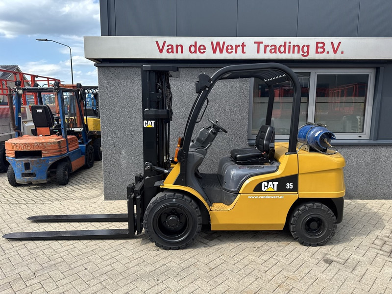 Caterpillar GP35 Triplo 430 Freelift / Sideshift / 4e Functie LPG 2008 - LPG forklift: picture 1 Caterpillar GP35 Triplo 430 Freelift / Sideshift / 4e Functie LPG 2008 - LPG forklift: picture 1