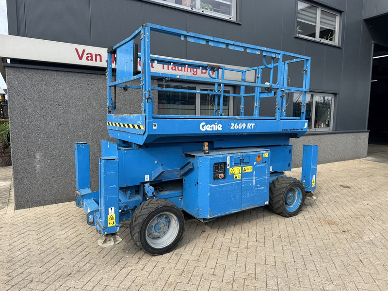 Genie GS 2669 RT  Hoogwerker / Arbeitsbuhne 10mtr werkhoogte 4x4 kubota DIESEL 2013 - Scissor lift: picture 2 Genie GS 2669 RT  Hoogwerker / Arbeitsbuhne 10mtr werkhoogte 4x4 kubota DIESEL 2013 - Scissor lift: picture 2