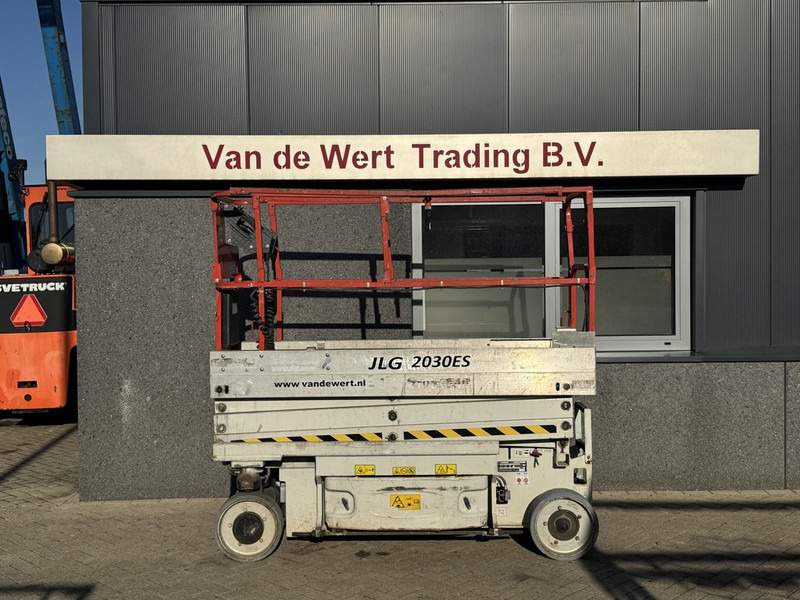 JLG 2030ES Schaarhoogwerker / Scissor lift 8Meter Werkhoogte 2014 Elektrisch - Scissor lift: picture 1 JLG 2030ES Schaarhoogwerker / Scissor lift 8Meter Werkhoogte 2014 Elektrisch - Scissor lift: picture 1