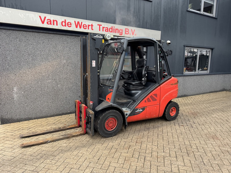 Linde H35T-02 Triplo 465 Freelift / Sideshift / weegsysteem LPG 2017 - LPG forklift: picture 2 Linde H35T-02 Triplo 465 Freelift / Sideshift / weegsysteem LPG 2017 - LPG forklift: picture 2