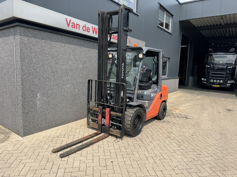 Toyota 02-8 FDF 30 - Diesel forklift: picture 3 Toyota 02-8 FDF 30 - Diesel forklift: picture 3