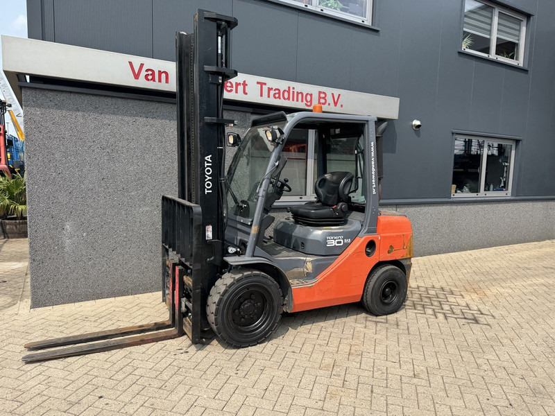 Toyota 02-8 FDF 30 - Diesel forklift: picture 2 Toyota 02-8 FDF 30 - Diesel forklift: picture 2
