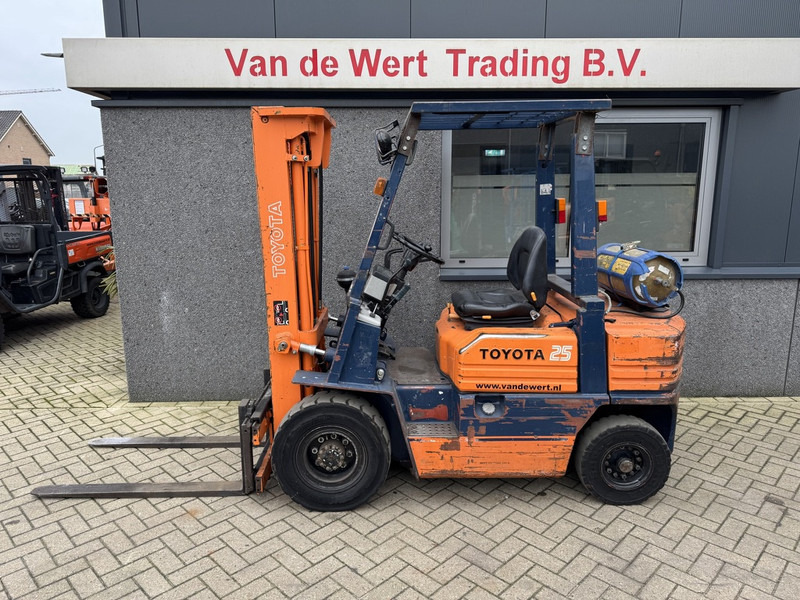 Toyota 42 5FGF 25 - LPG forklift: picture 1 Toyota 42 5FGF 25 - LPG forklift: picture 1