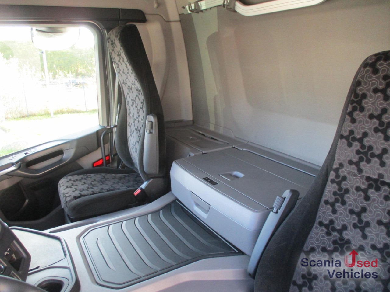 Beverage truck SCANIA P 320 B6x2*4LB Getränkeaufbau mit Lbw. / Full Air: picture 12 Beverage truck SCANIA P 320 B6x2*4LB Getränkeaufbau mit Lbw. / Full Air: picture 12