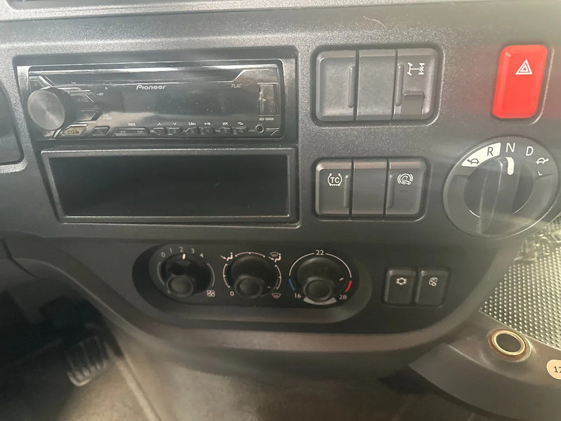 Tractor unit DAF XF 106.460 SUPERSPACECAB: picture 13 Tractor unit DAF XF 106.460 SUPERSPACECAB: picture 13