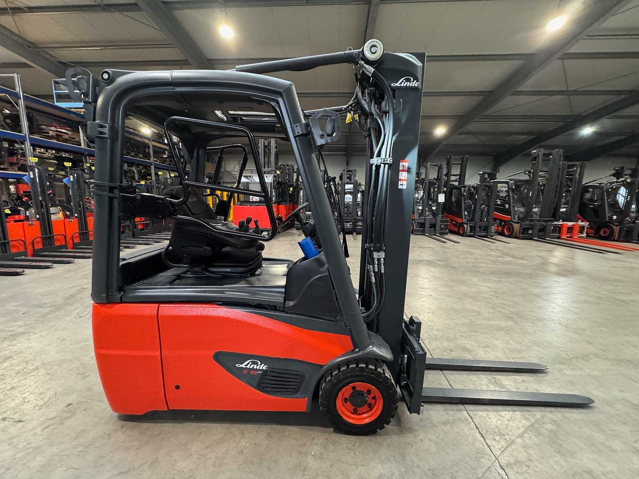 01/2021 SERVICE + UVV 12 / 2026 LINDE E16-02 EVO 1.600KG TRIPLEX 462CM 2X TIRES NEW - Forklift: picture 5 01/2021 SERVICE + UVV 12 / 2026 LINDE E16-02 EVO 1.600KG TRIPLEX 462CM 2X TIRES NEW - Forklift: picture 5