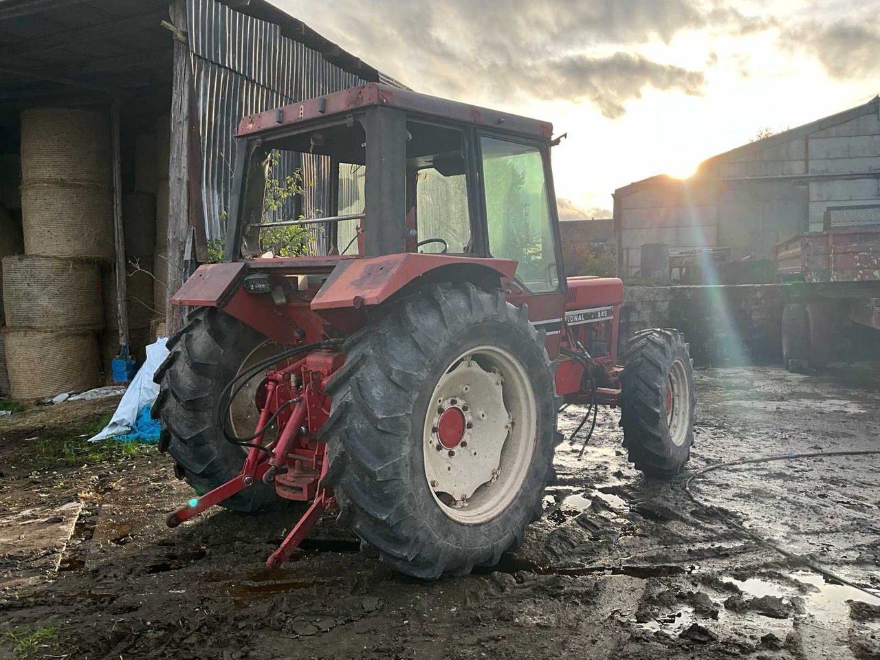 1980 INTERNATIONAL 845 + FRONT LOADER + ACCESSORIES - Farm tractor: picture 5 1980 INTERNATIONAL 845 + FRONT LOADER + ACCESSORIES - Farm tractor: picture 5
