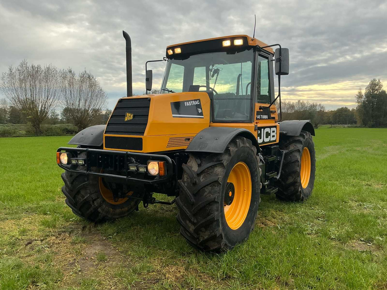 1993 JCB FASTRAC 145 TURBO ALL-WHEEL DRIVE TRACTOR - Farm tractor: picture 1 1993 JCB FASTRAC 145 TURBO ALL-WHEEL DRIVE TRACTOR - Farm tractor: picture 1
