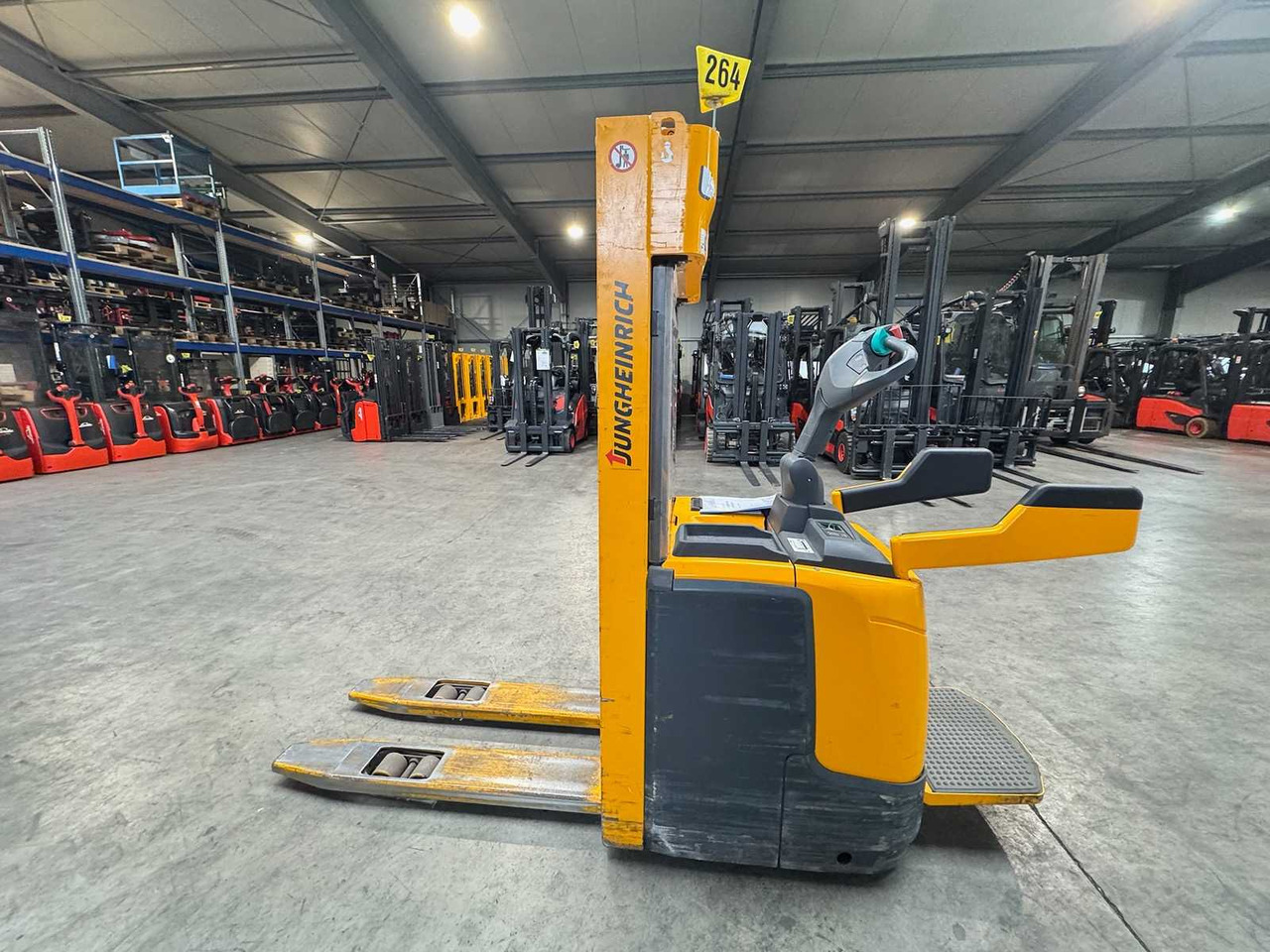 20/2019 SERVICE+UVV 10/2026 JUNGHEINRICH ERC214 1,400KG STACKER PALLET TRUCK ANT FREE LIFT - Forklift: picture 5 20/2019 SERVICE+UVV 10/2026 JUNGHEINRICH ERC214 1,400KG STACKER PALLET TRUCK ANT FREE LIFT - Forklift: picture 5