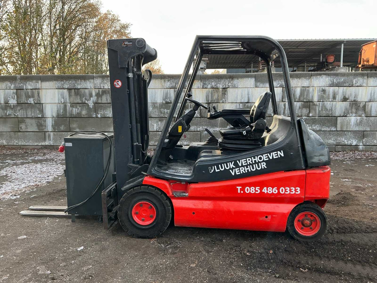 2001 LINDE E25-02 FORKLIFT - Forklift: picture 2 2001 LINDE E25-02 FORKLIFT - Forklift: picture 2