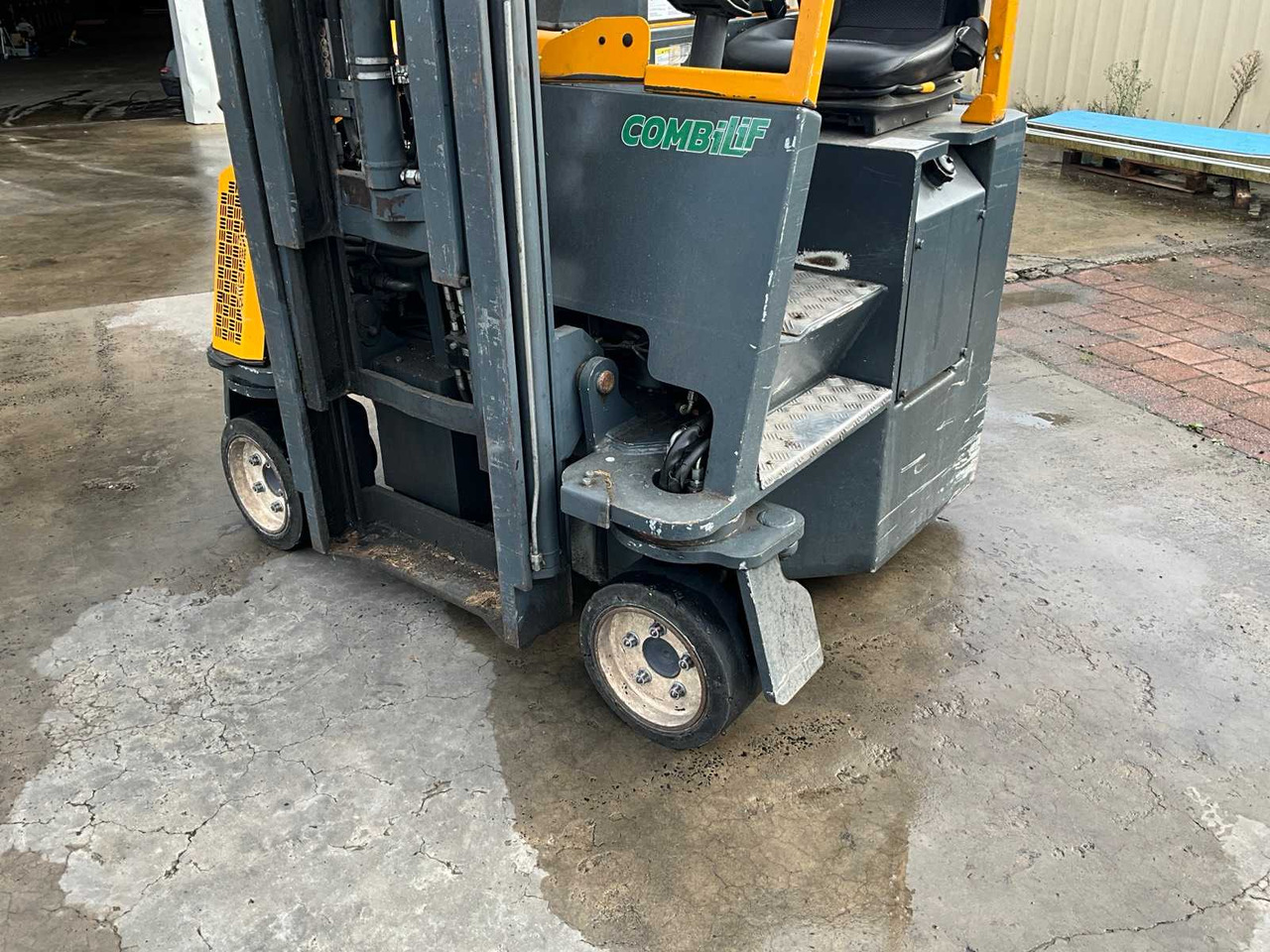 2003 COMBILIFT C2500CB FORKLIFT 4-WAY - Forklift: picture 3 2003 COMBILIFT C2500CB FORKLIFT 4-WAY - Forklift: picture 3