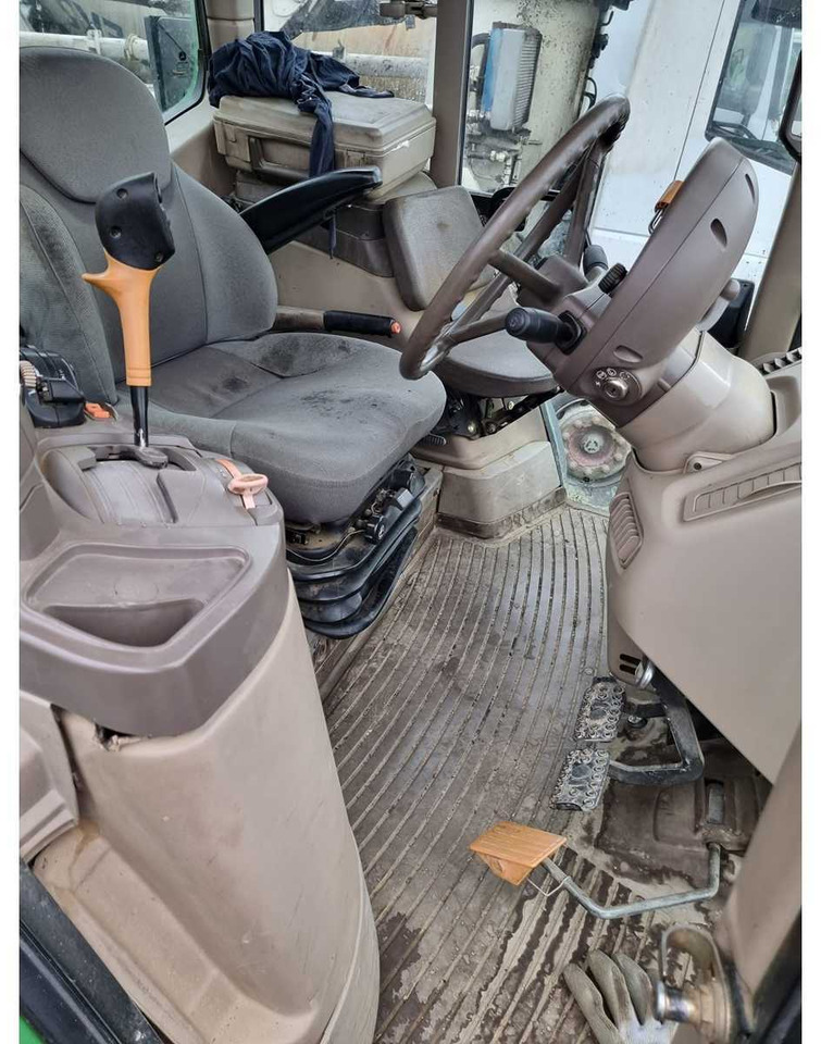 Farm tractor 2009 -JOHN DEERE - 7430 MW2 CD44 - 4-WHEEL DRIVE TRACTOR: picture 6 Farm tractor 2009 -JOHN DEERE - 7430 MW2 CD44 - 4-WHEEL DRIVE TRACTOR: picture 6