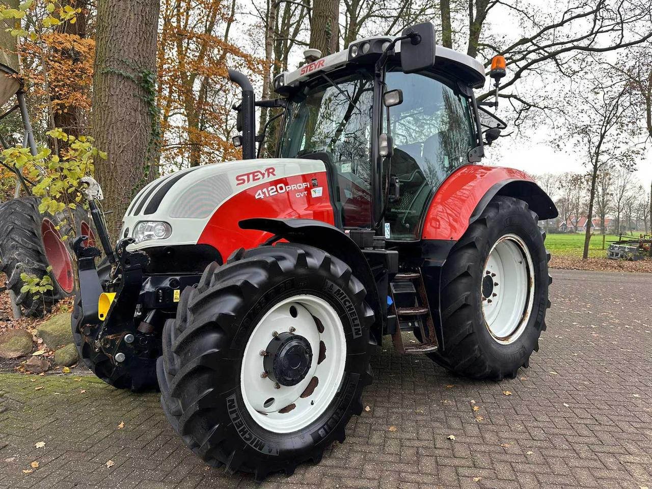 2014 STEYR 4120 PROFI CVT ALL-WHEEL DRIVE FARM TRACTOR - Farm tractor: picture 1 2014 STEYR 4120 PROFI CVT ALL-WHEEL DRIVE FARM TRACTOR - Farm tractor: picture 1
