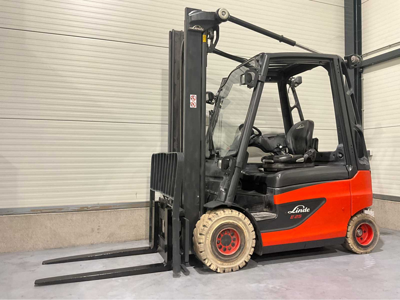 2016 LINDE E25-01 2500KG FORKLIFT - Forklift: picture 1 2016 LINDE E25-01 2500KG FORKLIFT - Forklift: picture 1