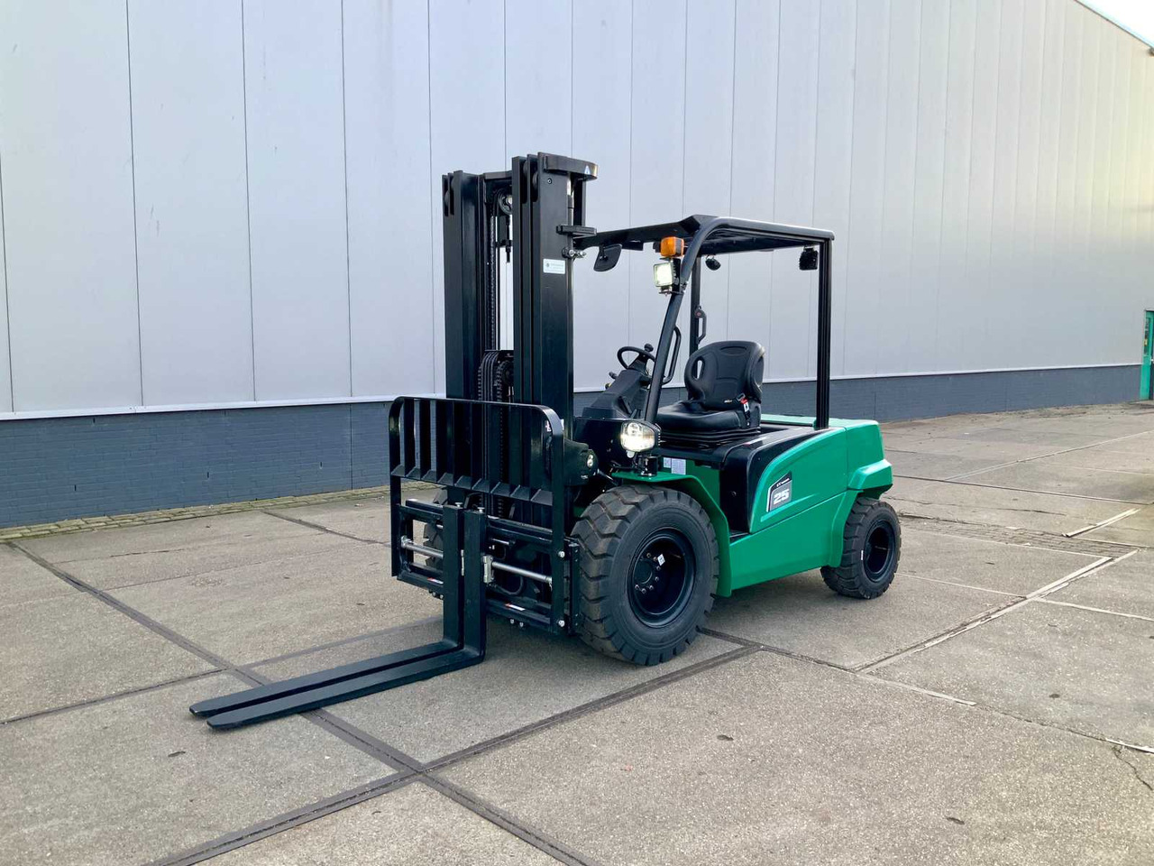 2025 MANFORCE R2B25-LI ROUGH TERRAIN FORKLIFT - Forklift: picture 2 2025 MANFORCE R2B25-LI ROUGH TERRAIN FORKLIFT - Forklift: picture 2