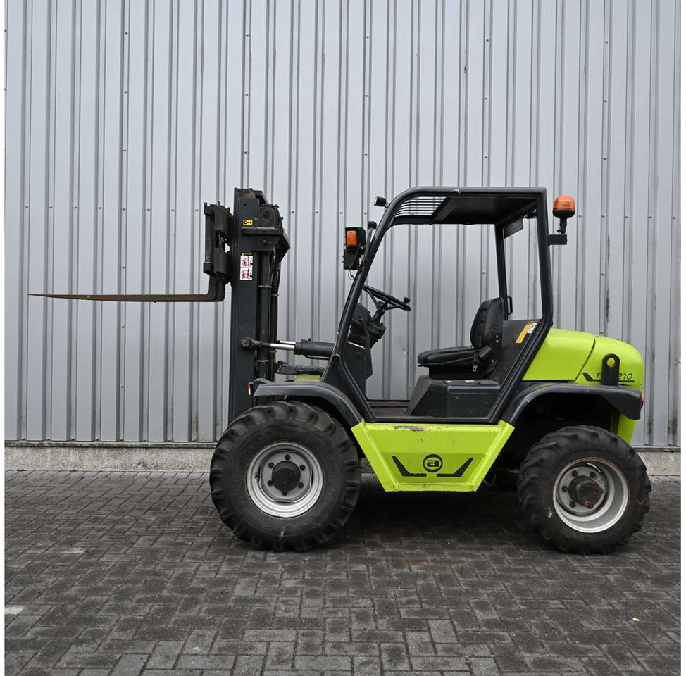 AGRIMAC - 2003 - TH210 - ROUGH TERRAIN FORKLIFT - Forklift: picture 4 AGRIMAC - 2003 - TH210 - ROUGH TERRAIN FORKLIFT - Forklift: picture 4