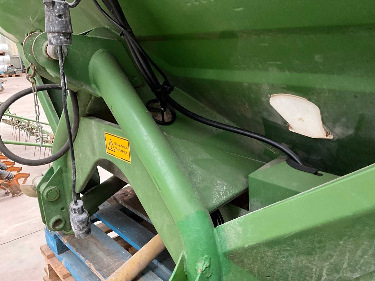 Fertilizer spreader Amazone: picture 12