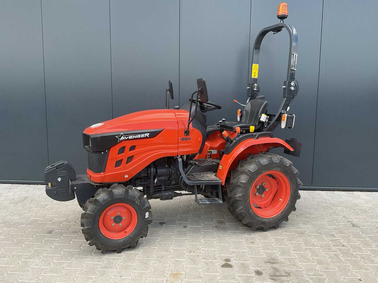 Avenger - Compact tractor: picture 1 Avenger - Compact tractor: picture 1