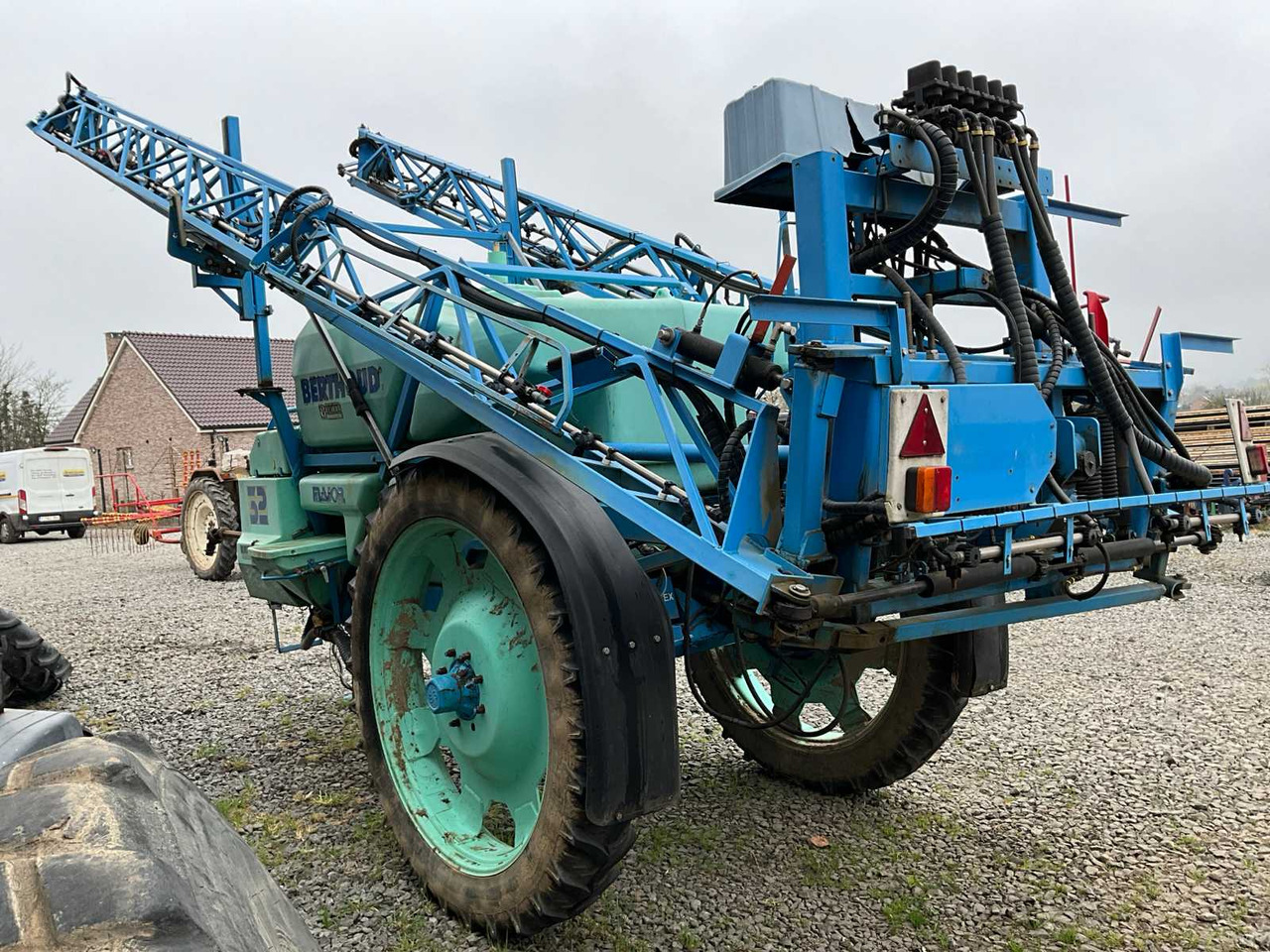 Berthoud MAJE32AX27 - Sprayer: picture 5 Berthoud MAJE32AX27 - Sprayer: picture 5