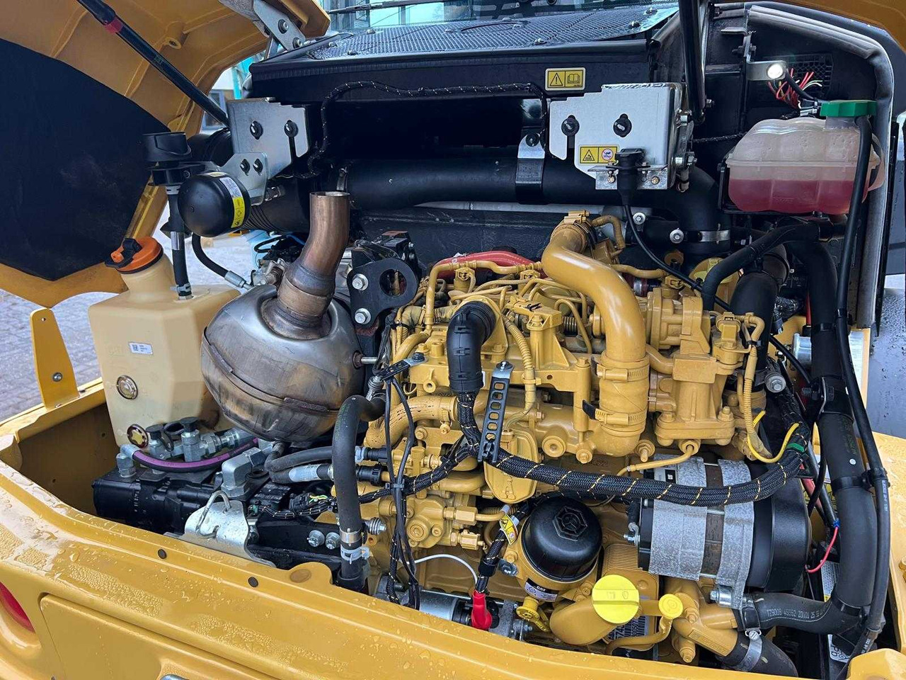 Wheel loader Caterpillar 906: picture 6