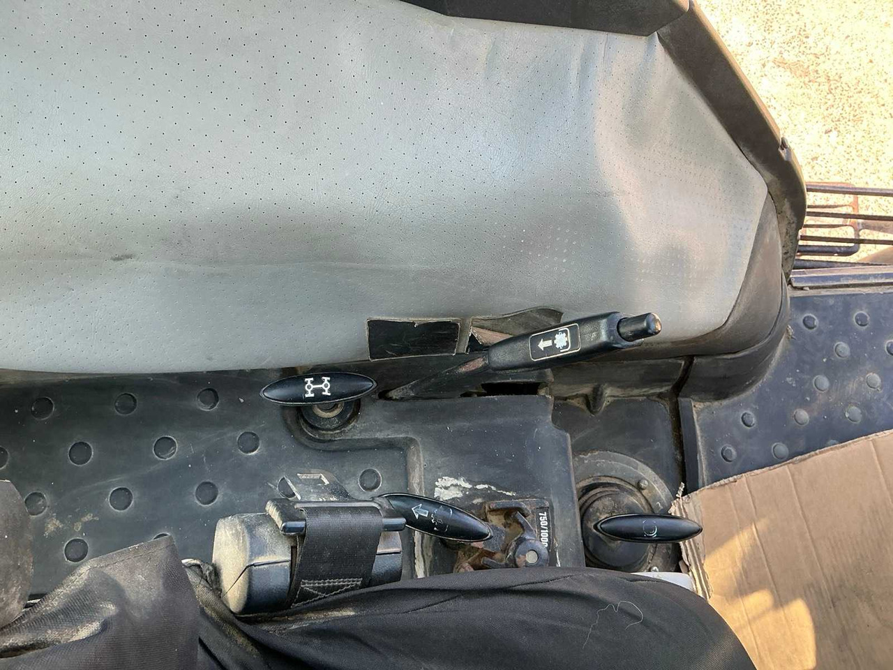 Farm tractor DEUTZ-FAHR DX6.06 ALL-WHEEL DRIVE AGRICULTURAL TRACTOR: picture 11 Farm tractor DEUTZ-FAHR DX6.06 ALL-WHEEL DRIVE AGRICULTURAL TRACTOR: picture 11