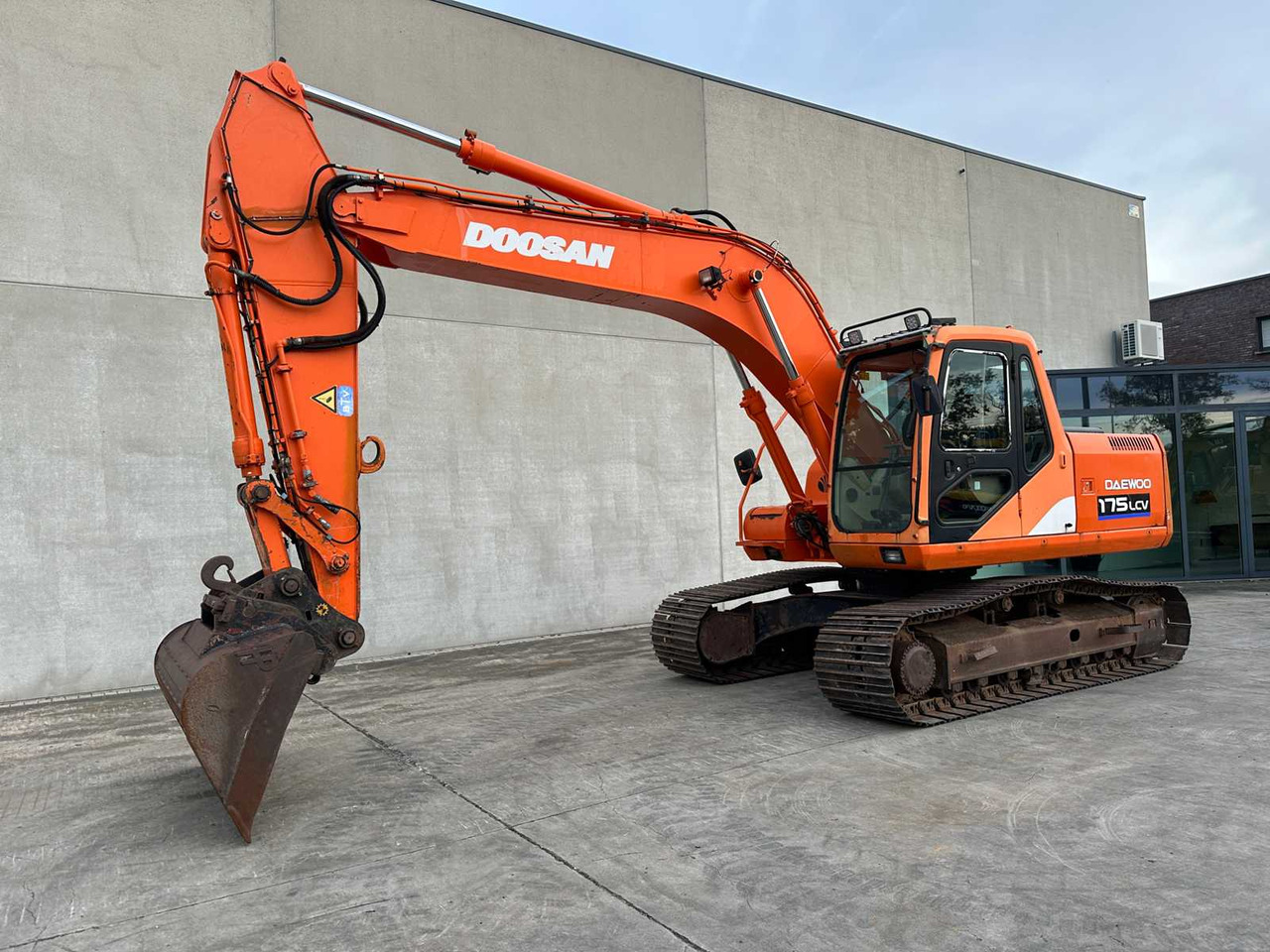 DOOSAN - 2005 - 175 LC-V - CRAWLER EXCAVATOR - Excavator: picture 1 DOOSAN - 2005 - 175 LC-V - CRAWLER EXCAVATOR - Excavator: picture 1