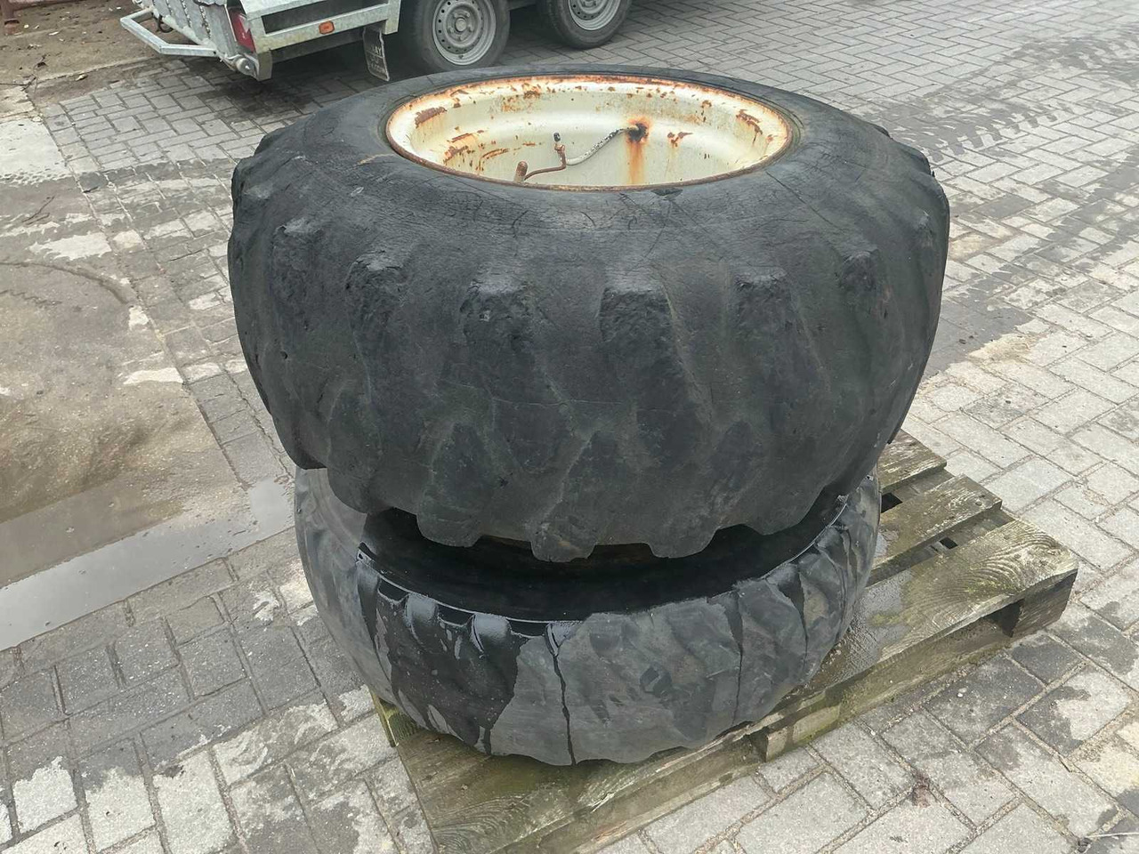 Wheel excavator DOUBLE TIRE ON RIM: picture 8 Wheel excavator DOUBLE TIRE ON RIM: picture 8