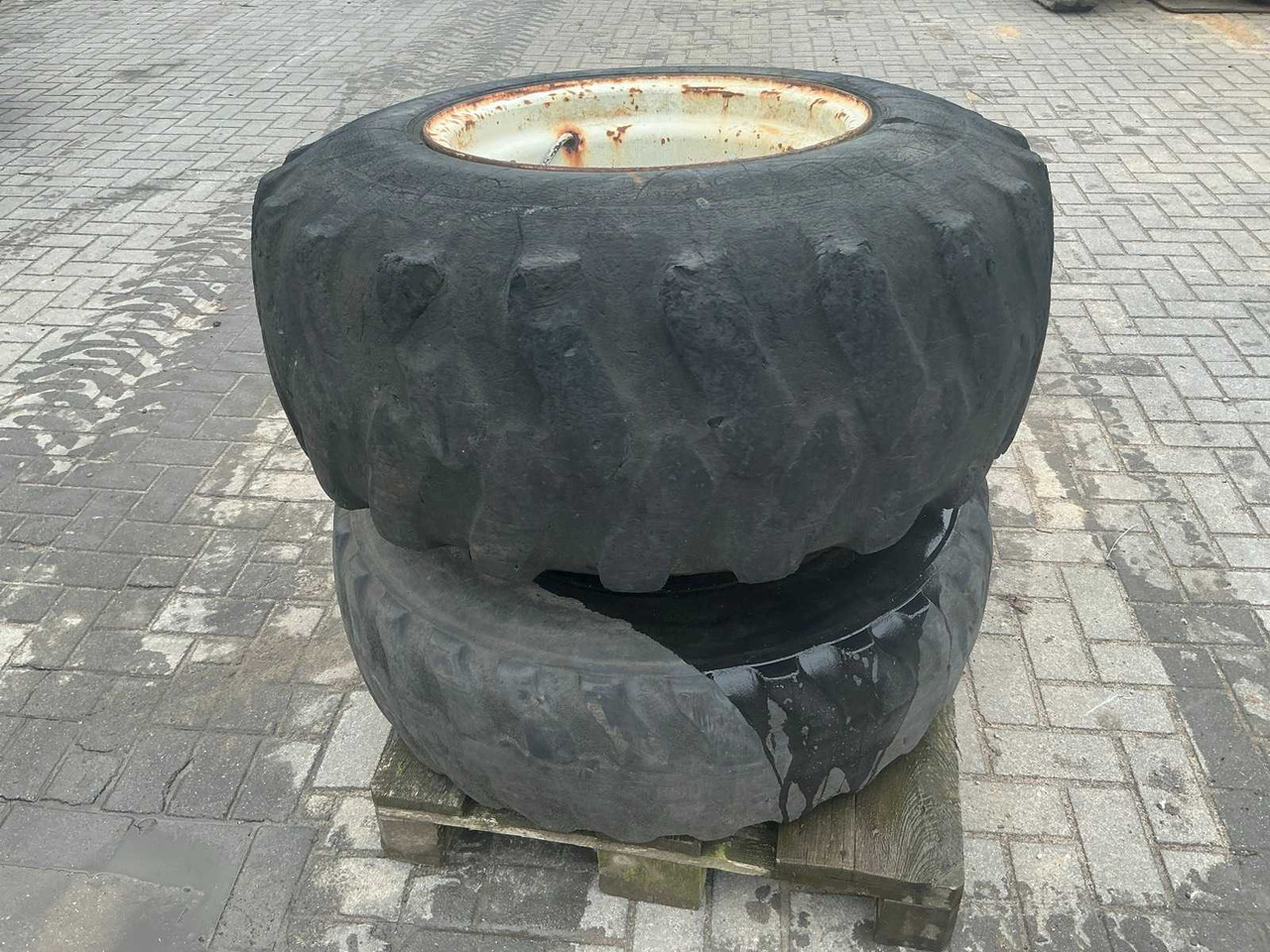 Wheel excavator DOUBLE TIRE ON RIM: picture 7 Wheel excavator DOUBLE TIRE ON RIM: picture 7