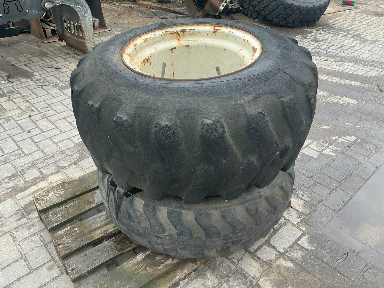 Wheel excavator DOUBLE TIRE ON RIM: picture 6 Wheel excavator DOUBLE TIRE ON RIM: picture 6