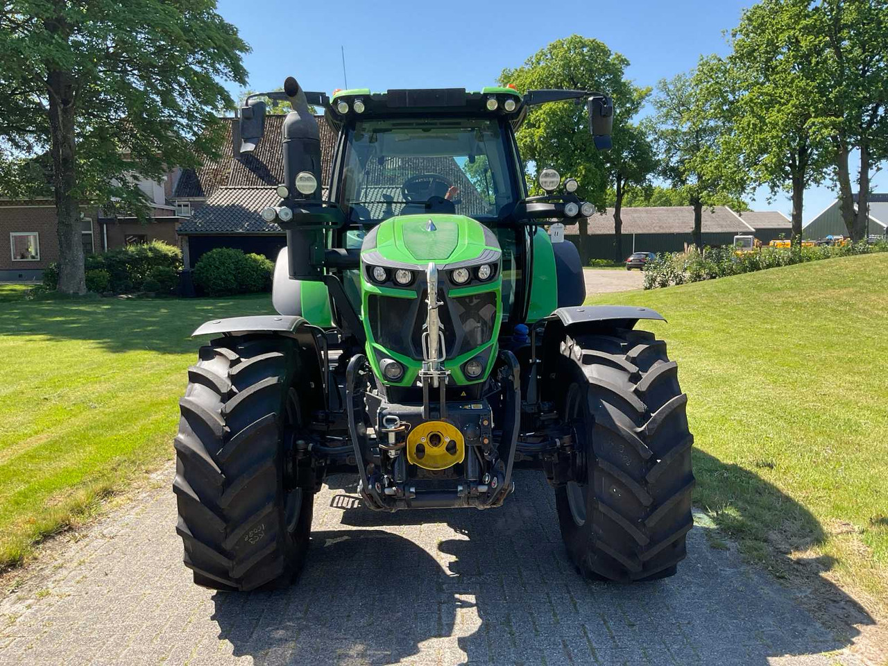 Farm tractor Deutz-Fahr 6140 TTV: picture 8