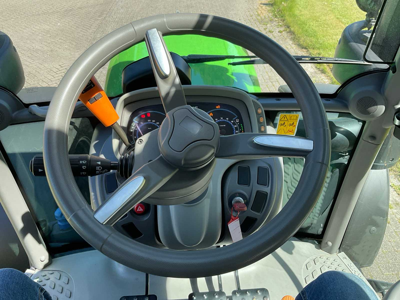 Farm tractor Deutz-Fahr 6140 TTV: picture 30
