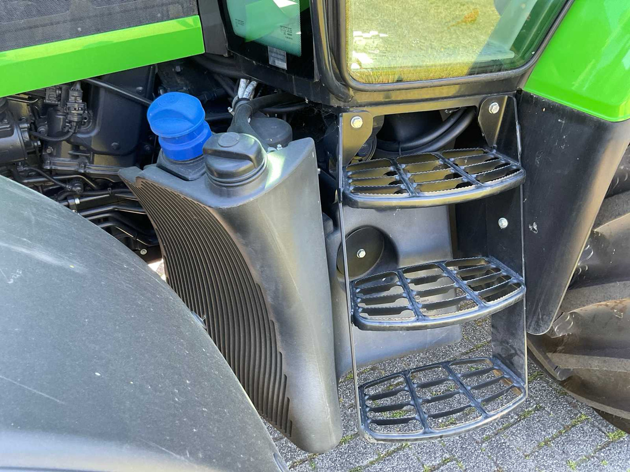 Farm tractor Deutz-Fahr 6140 TTV: picture 14