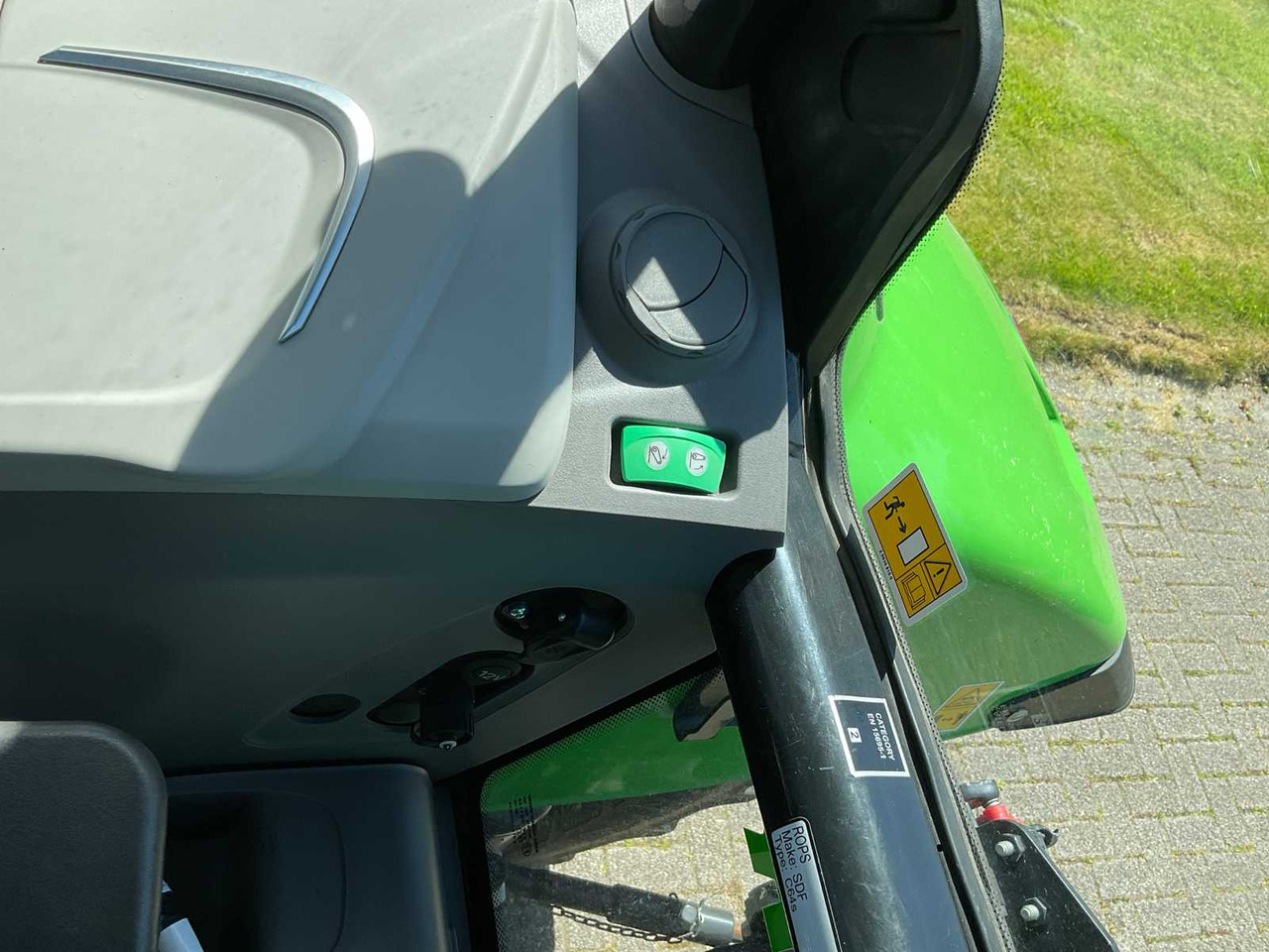 Farm tractor Deutz-Fahr 6140 TTV: picture 24