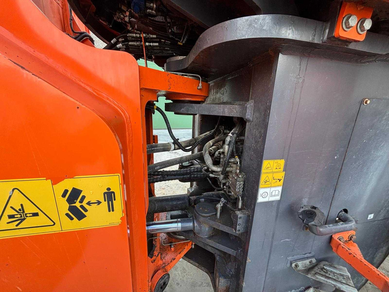 Wheel loader Doosan DL550: picture 13