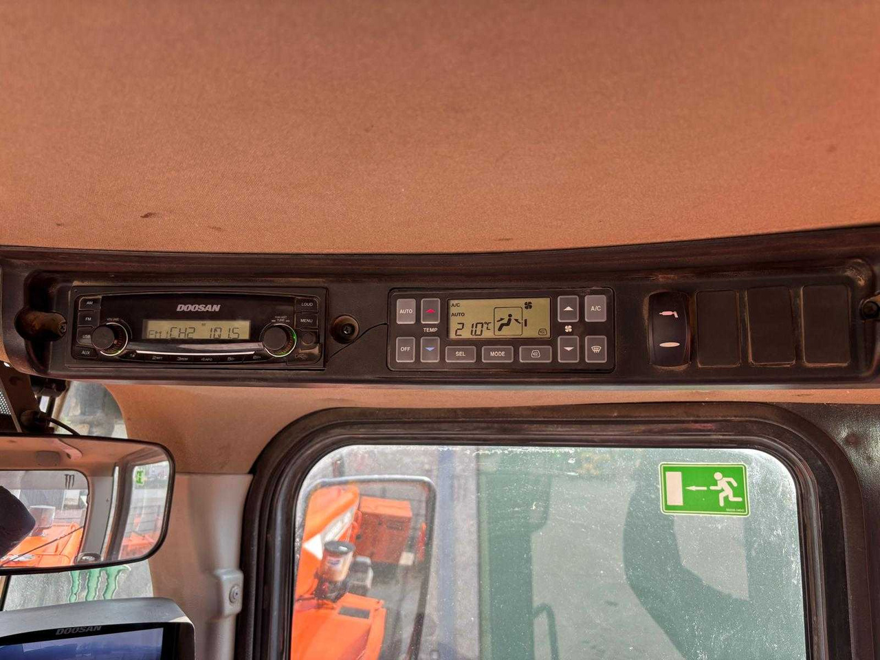 Wheel loader Doosan DL550: picture 26