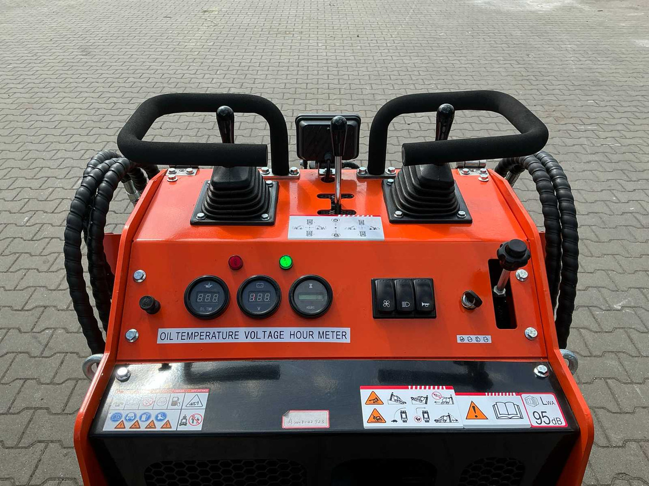 Skid steer loader EGN EG36C: picture 15