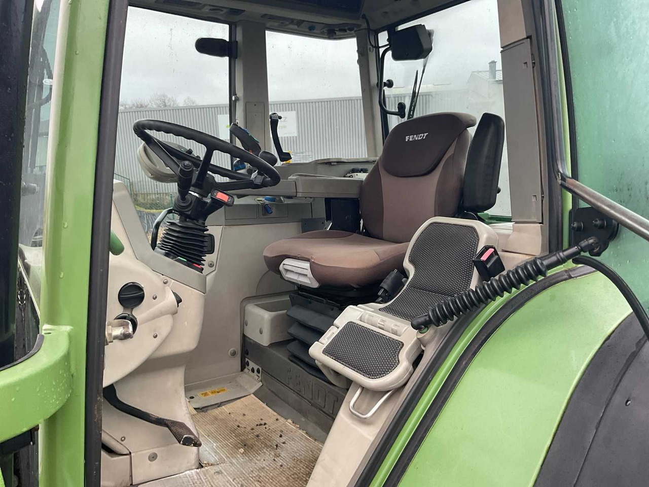 Farm tractor Fendt 714: picture 19