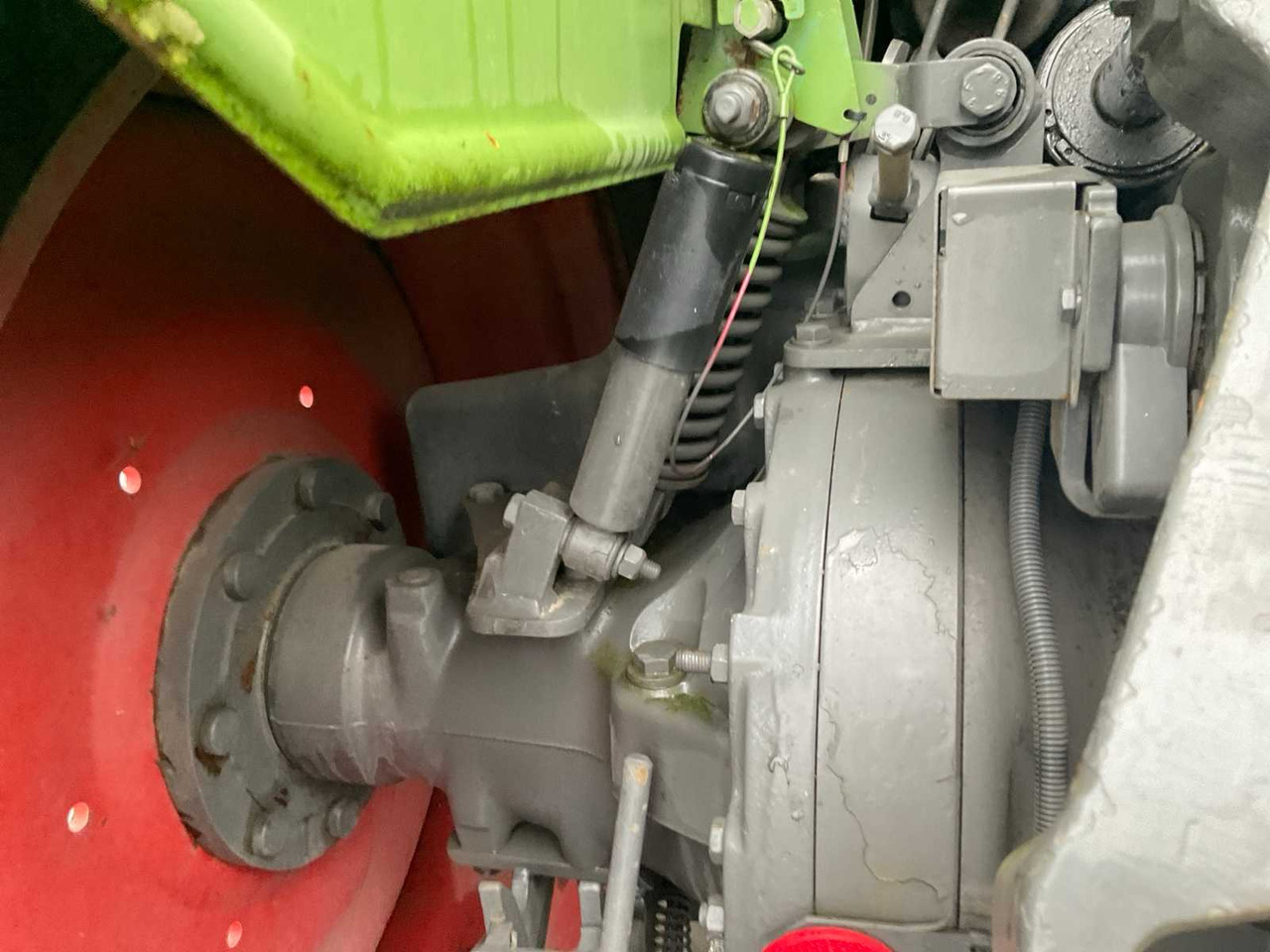 Farm tractor Fendt 714: picture 16