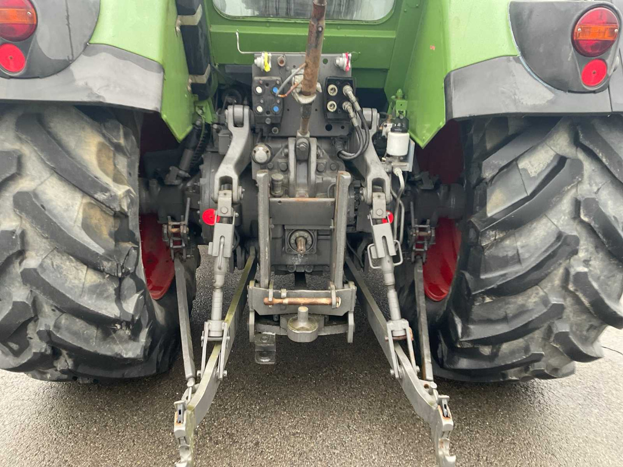 Farm tractor Fendt 714: picture 15
