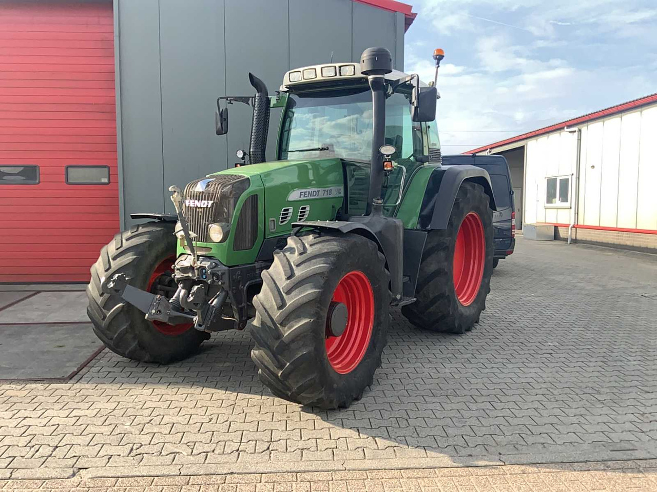 Fendt 718 Vario - Farm tractor: picture 1 Fendt 718 Vario - Farm tractor: picture 1