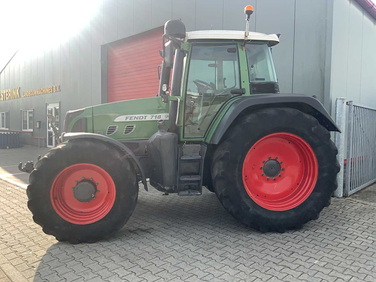 Fendt 718 Vario - Farm tractor: picture 5 Fendt 718 Vario - Farm tractor: picture 5
