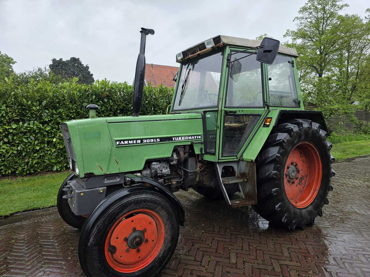 Fendt Farmer 309LS Turbomatik - Farm tractor: picture 2 Fendt Farmer 309LS Turbomatik - Farm tractor: picture 2