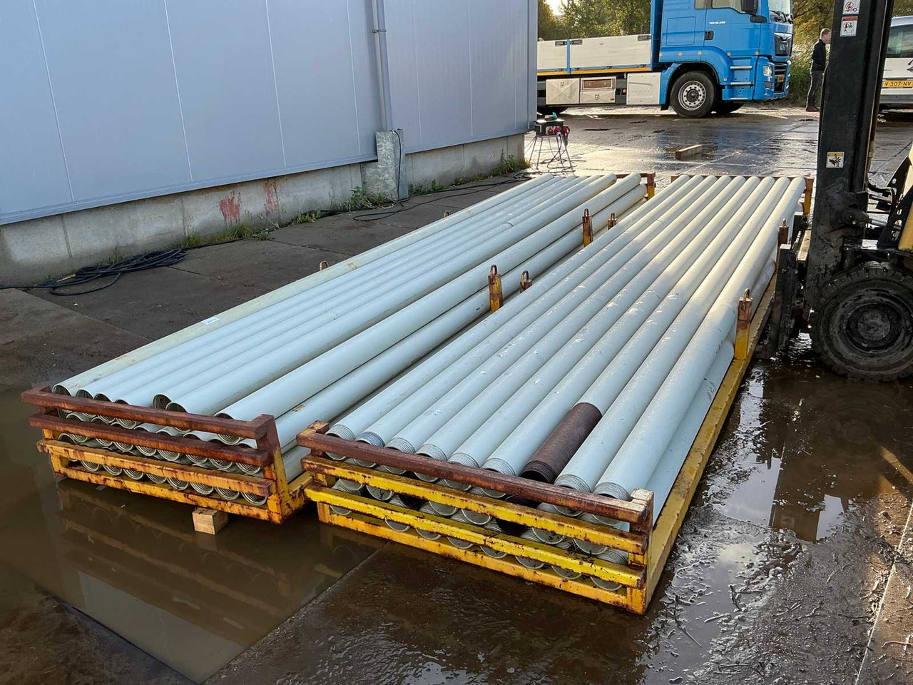 Filling tube/chute (50x) - Soil tillage equipment: picture 1 Filling tube/chute (50x) - Soil tillage equipment: picture 1