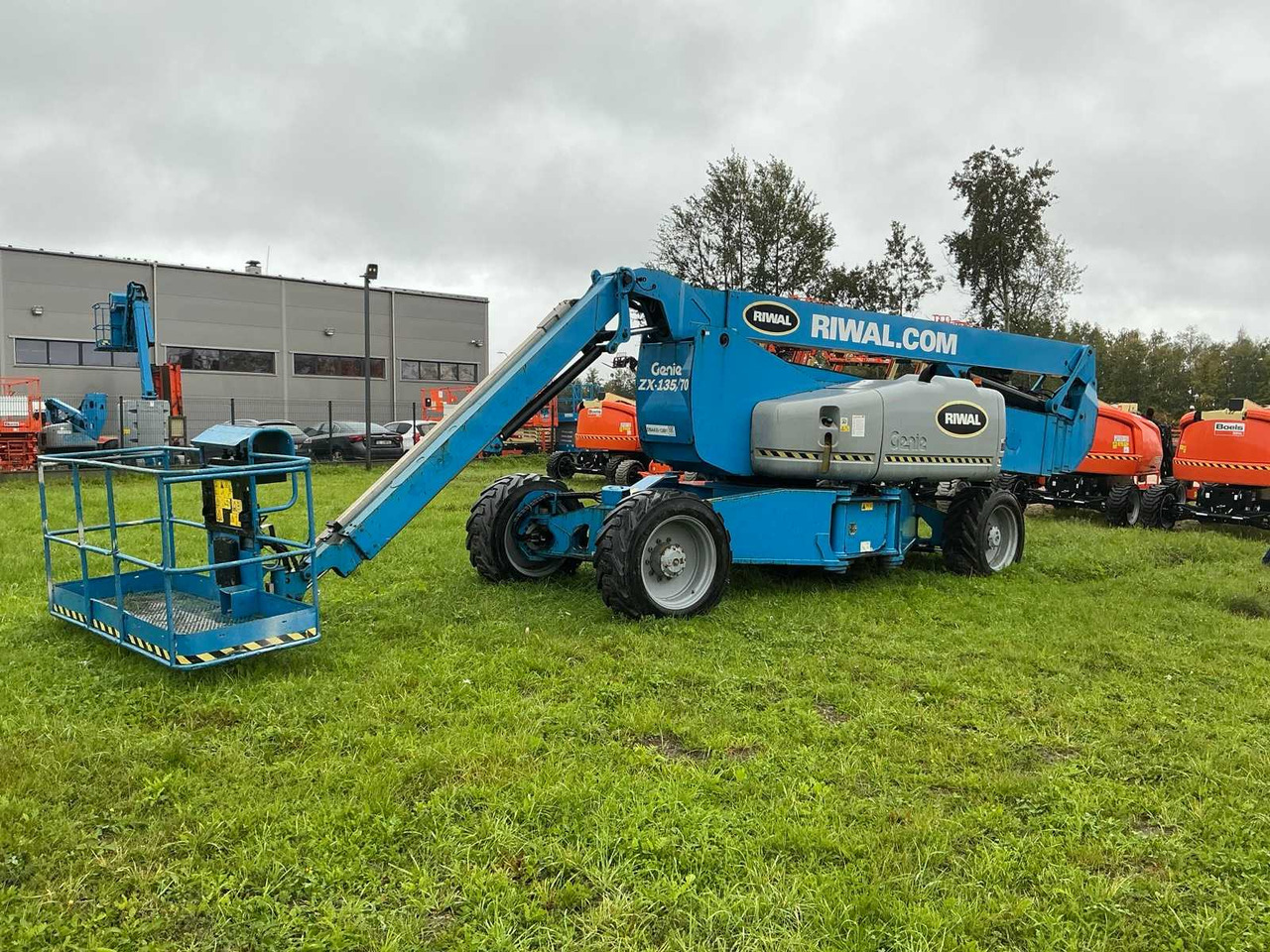 GENIE Z135G - Aerial platform: picture 3 GENIE Z135G - Aerial platform: picture 3