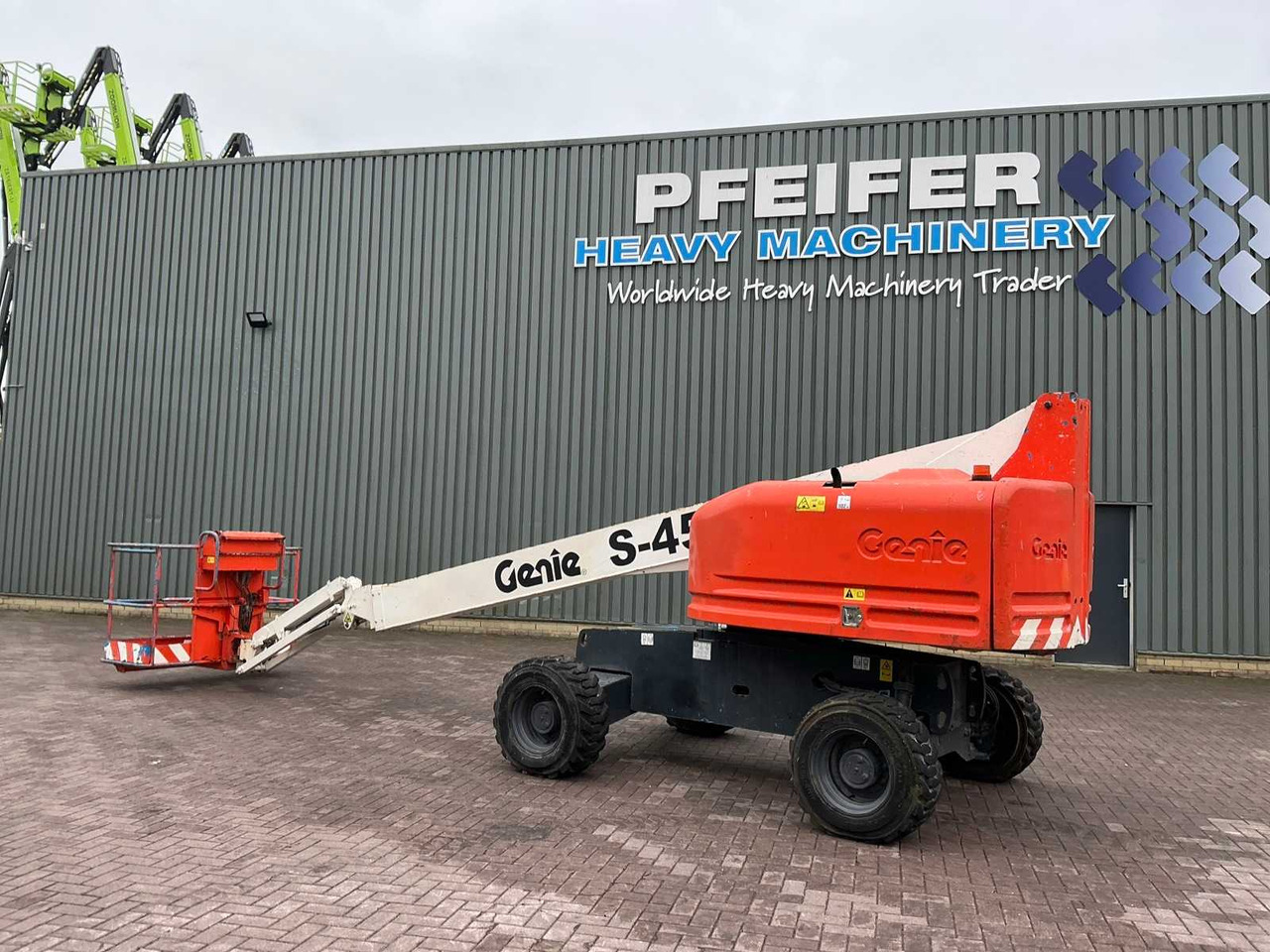 Genie S-45/4WD - Aerial platform: picture 3 Genie S-45/4WD - Aerial platform: picture 3