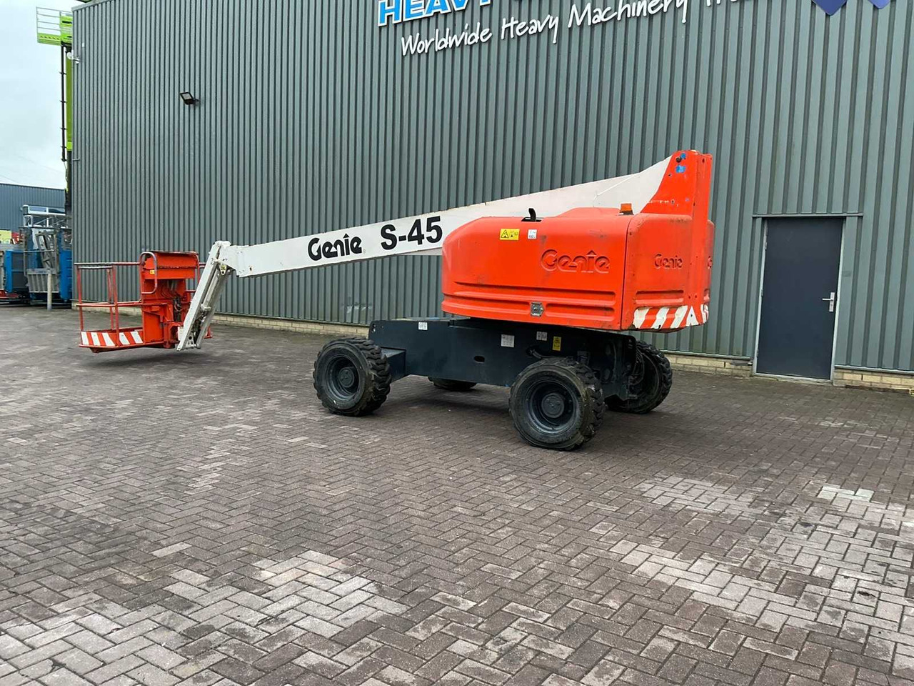 Genie S-45/4WD - Aerial platform: picture 3 Genie S-45/4WD - Aerial platform: picture 3