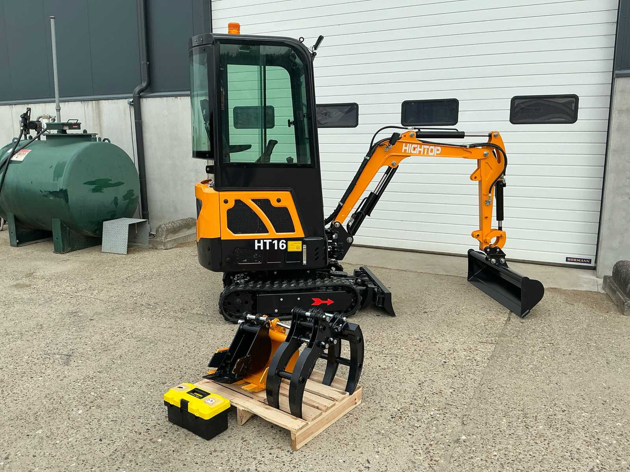 Hightop HT16 - Mini excavator: picture 5 Hightop HT16 - Mini excavator: picture 5