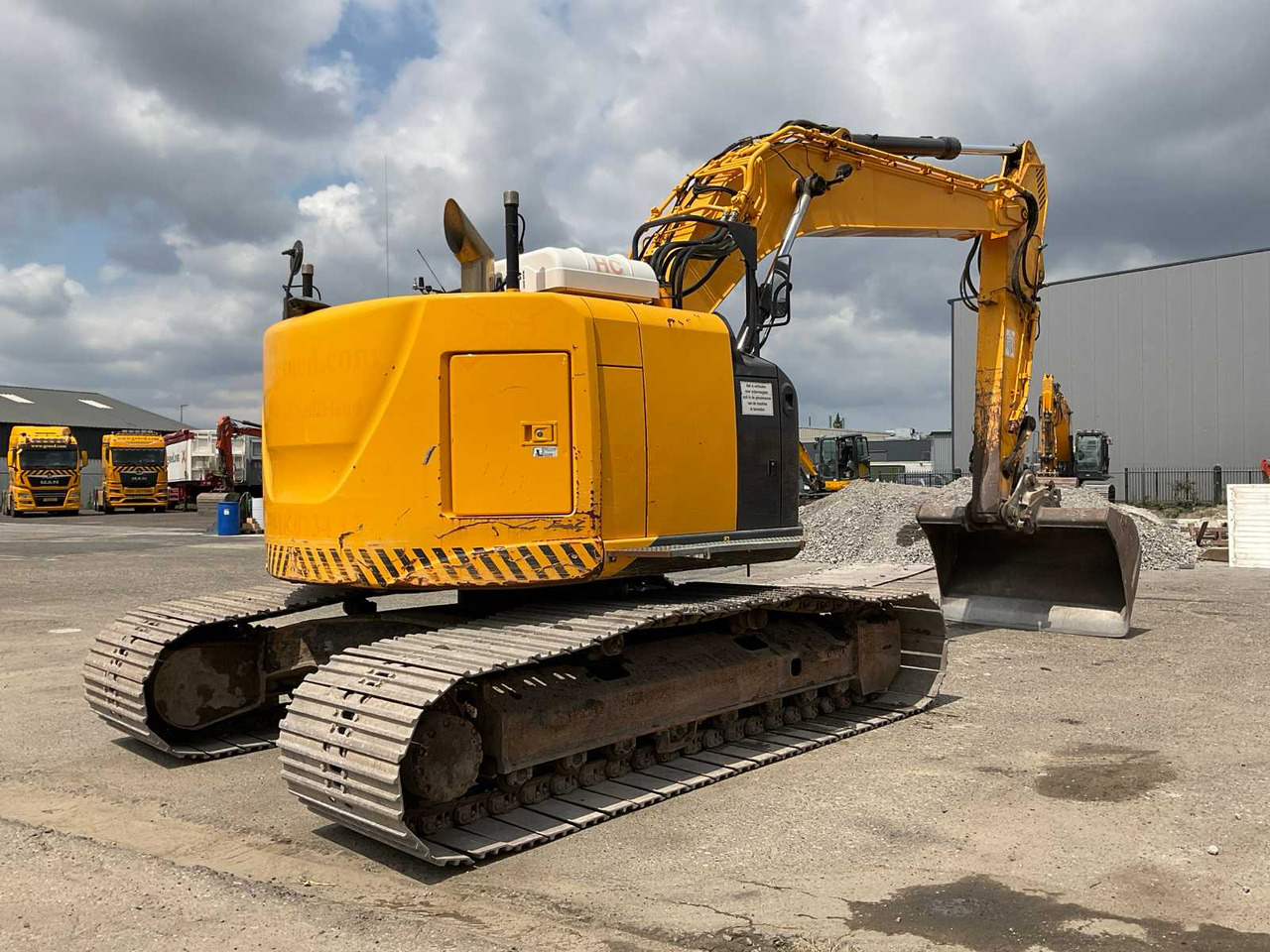 Hitachi ZX225USLC-5B - Crawler excavator: picture 3 Hitachi ZX225USLC-5B - Crawler excavator: picture 3